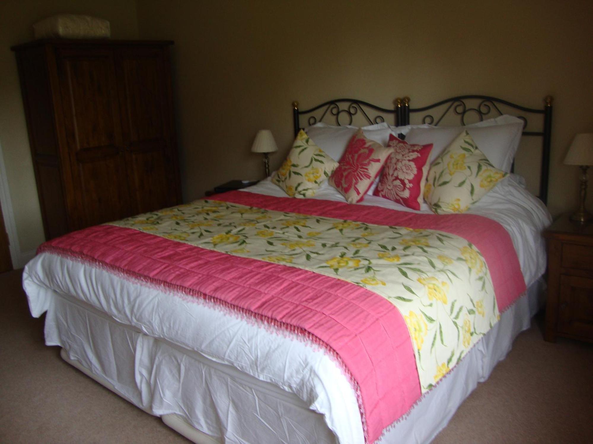 The Paddock Bed & Breakfast Haverfordwest Exterior photo
