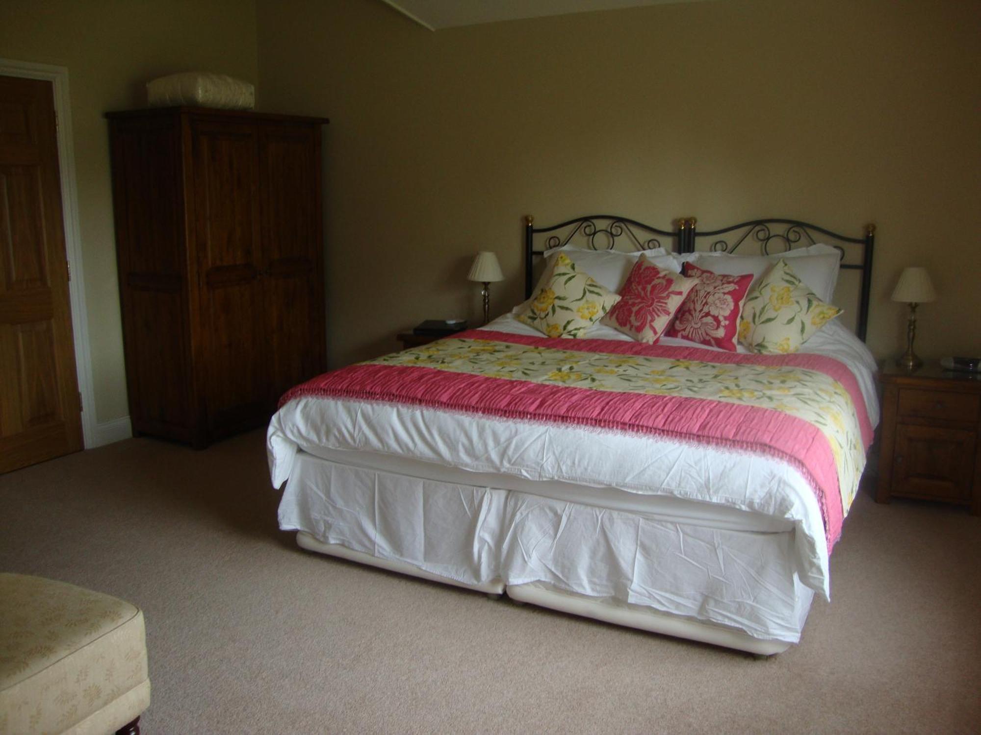 The Paddock Bed & Breakfast Haverfordwest Exterior photo